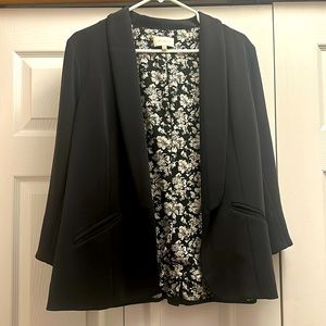 Comfy material 3/4 sleeve blazer. NWOT. Skies are Blue XL